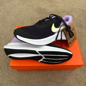 Nike Star Runner 3 in Vibrant Orange Box